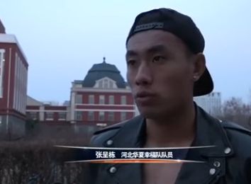 也许片中项羽原本想说的不是这个意思，可是想当土财主的刘邦听到的就是这个意思，而每个都有自力思惟的平易近众是没法把握的。